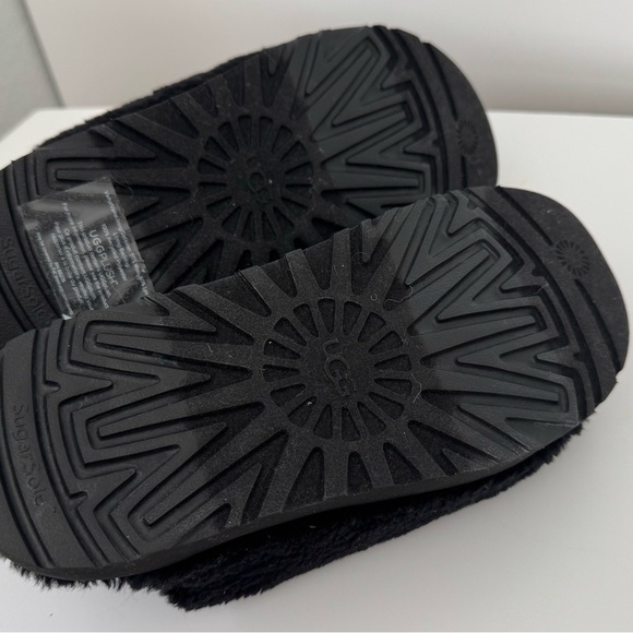 NWOT UGG fuz sugar slide size 6 - Picture 6 of 6